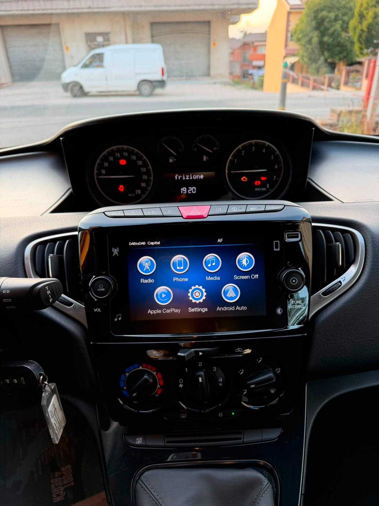 Lancia Ypsilon 1.0 FireFly 5 porte S&S Hybrid Alberta Ferretti