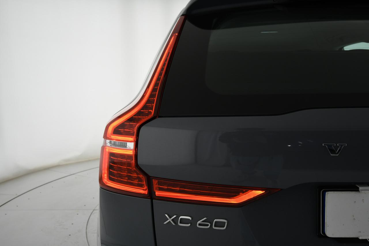 VOLVO XC60 2.0 b4 Momentum awd auto CAMERA+APP CONNECT+FULL LED