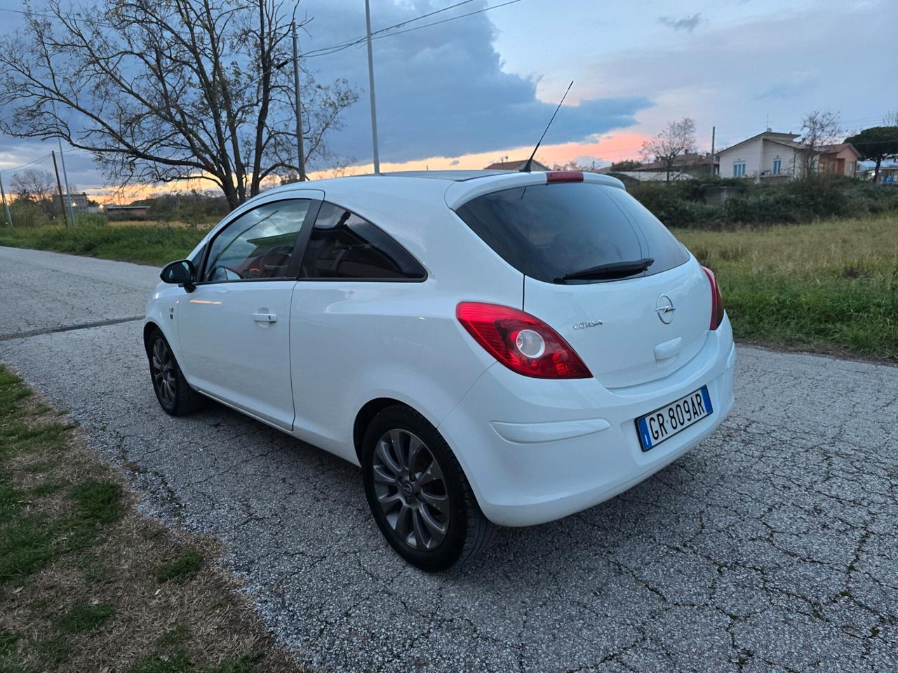 Opel Corsa 1.2 Benzina con GARANZIA-NEOPATENTATI