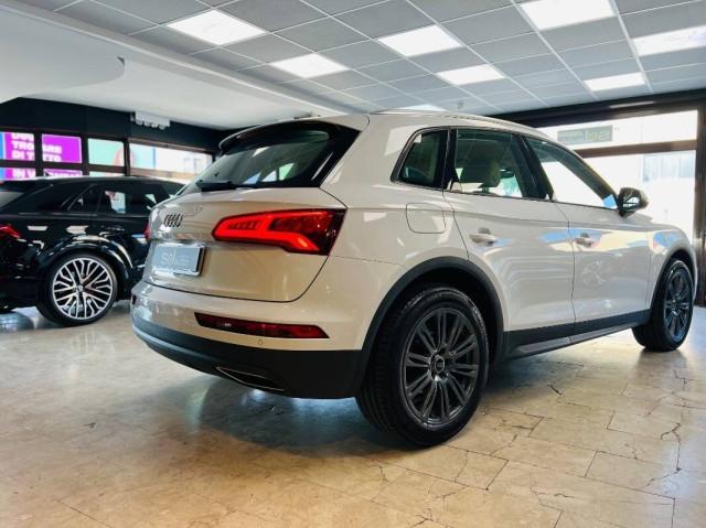 Audi Q5 30 2.0 tdi mhev Business 136cv s-tronic