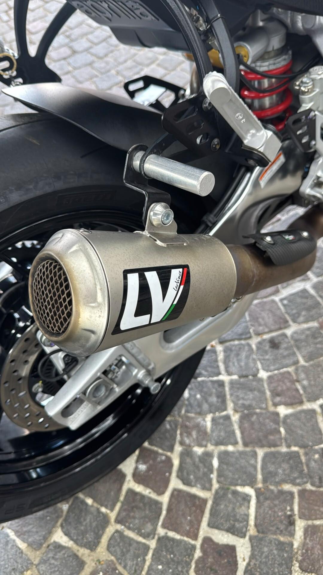 Aprilia Tuono V4 1100