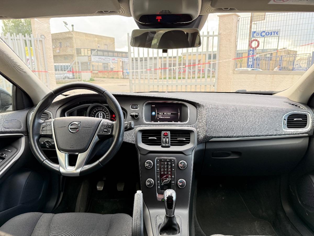 VOLVO - V40 - D2 Business