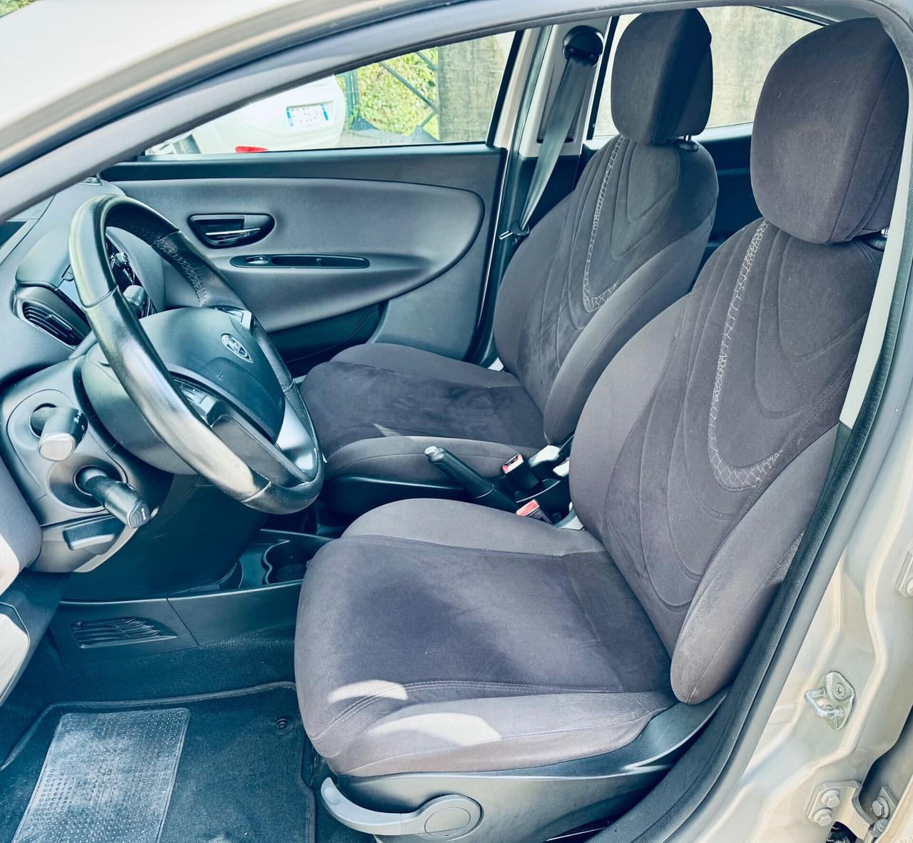 Lancia Ypsilon 0.9 TwinAir 85 CV Cambio Automatico