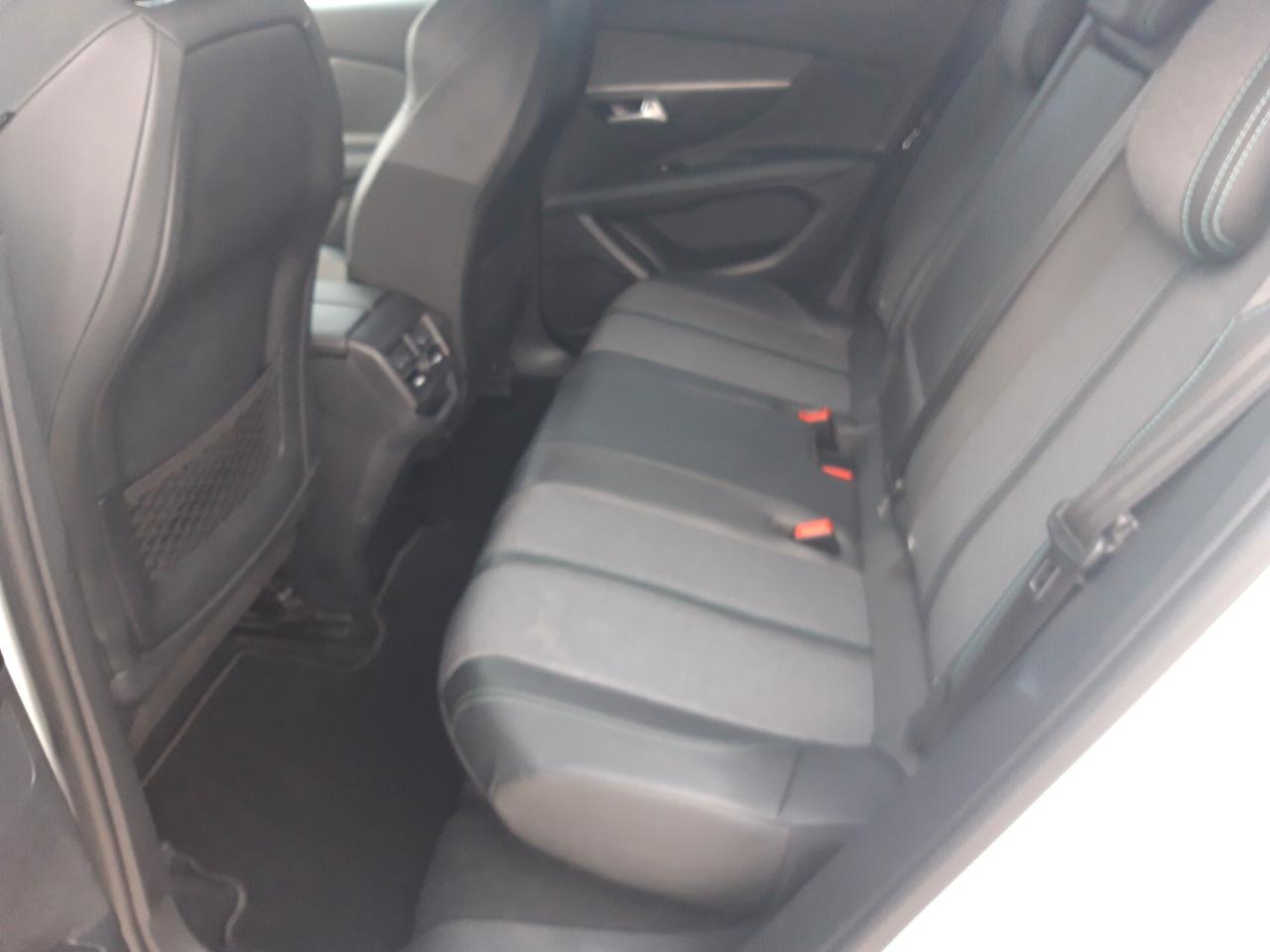 Peugeot 3008 BlueHDi 130 S&S EAT8 Allure