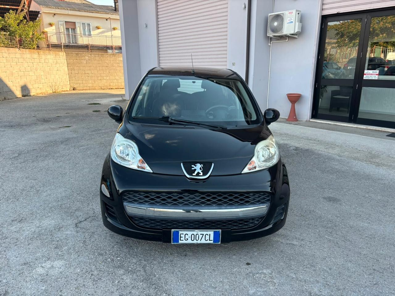 Peugeot 107 1.0 68CV 5p. Sweet Years automatica
