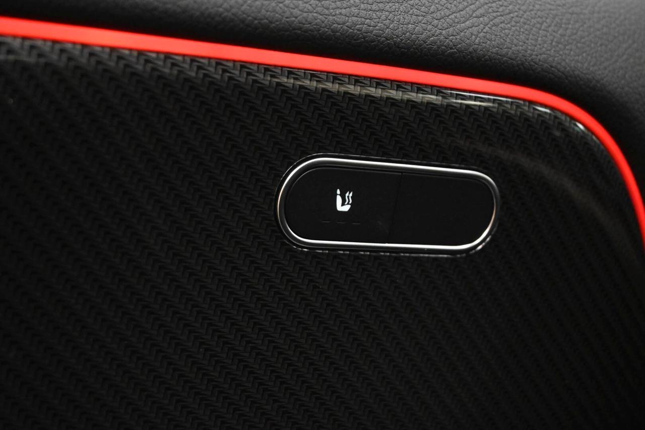 MERCEDES GLA (H247) GLA 200 d Automati...