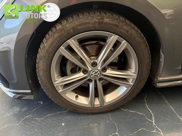 VOLKSWAGEN Golf 1.5 TSI DSG R-LINE KM CERT PARI AL NUOVO.