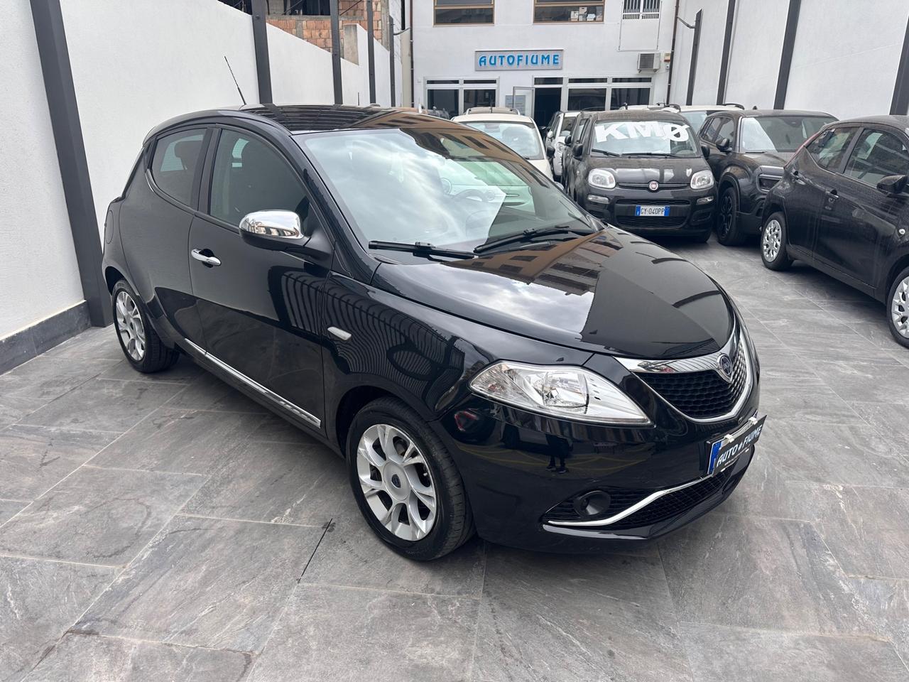 Lancia Ypsilon 1.2 69 CV 5 porte Unyca