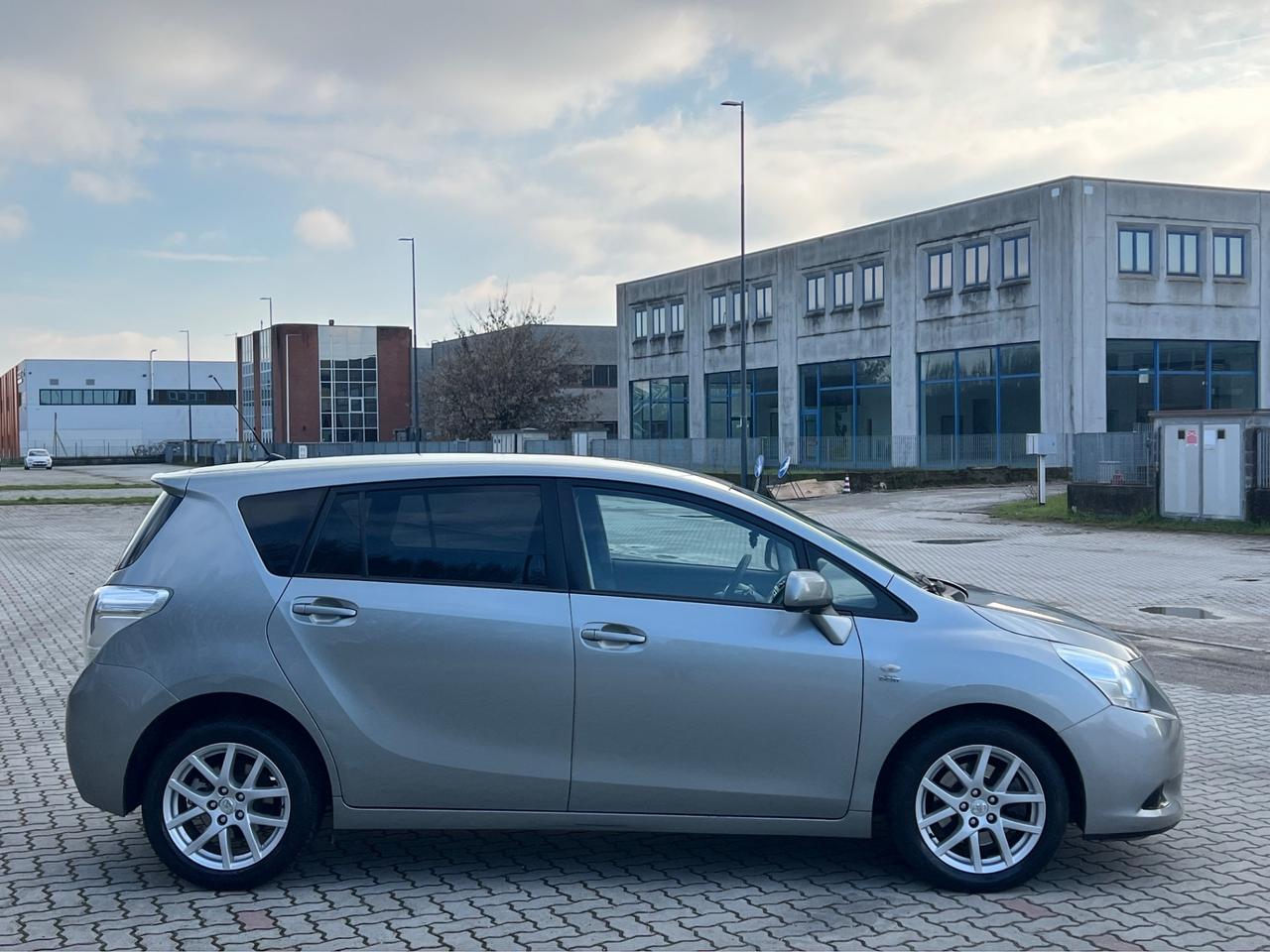 Toyota Verso 2.2 D-Cat 150 CV aut. Active 7 posti