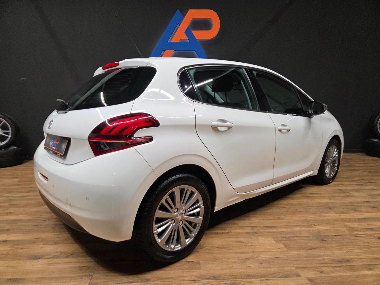 Peugeot 208 5 Porte 208 5p 1.2 puretech Allure s&s 82cv my18