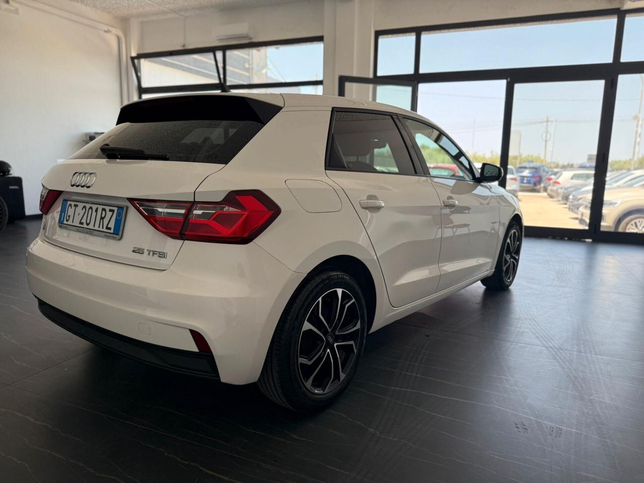Audi A1 SPB 25 1.0 TFSI Identity Black