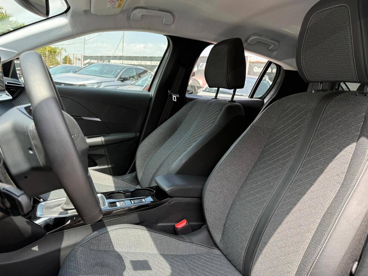 Peugeot 208 1.2 BENZINA 2025 100 Stop&Start Allure 28000KM