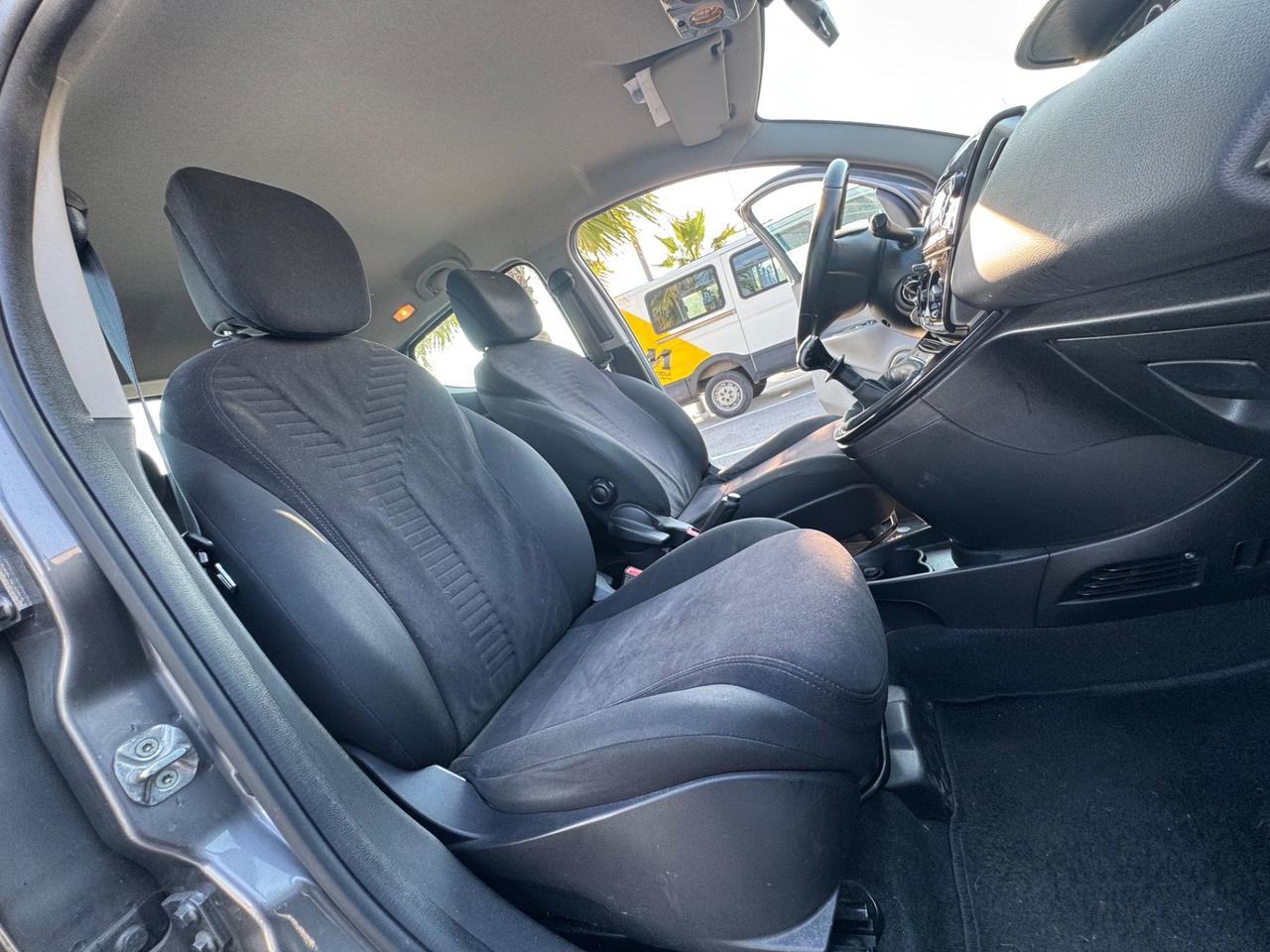 LANCIA YPSILON 1.2 BENZINA NEO PATENTATI 2013 12 MESI DI GARANZIA