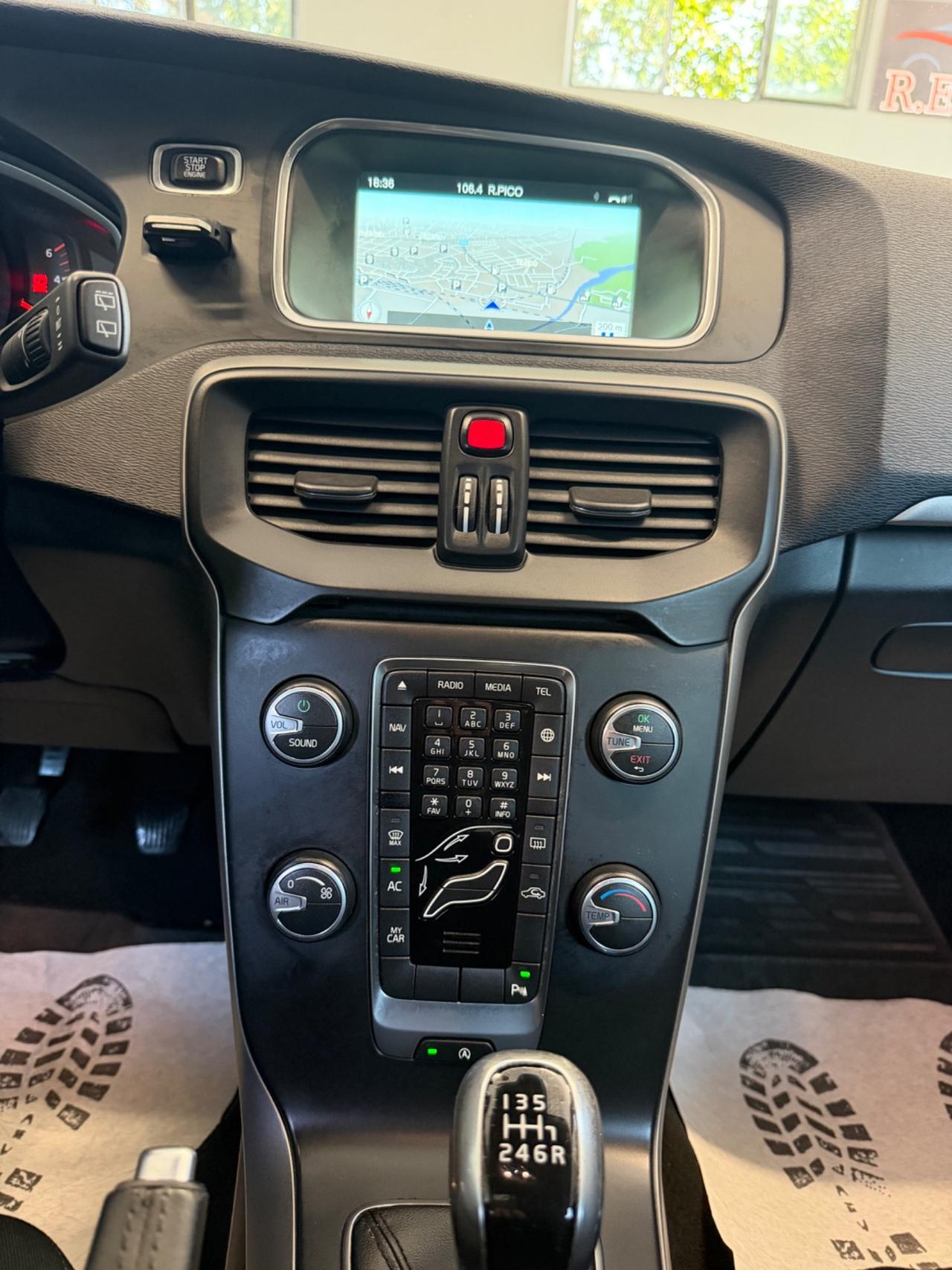 Volvo V40 D2 R-design Momentum