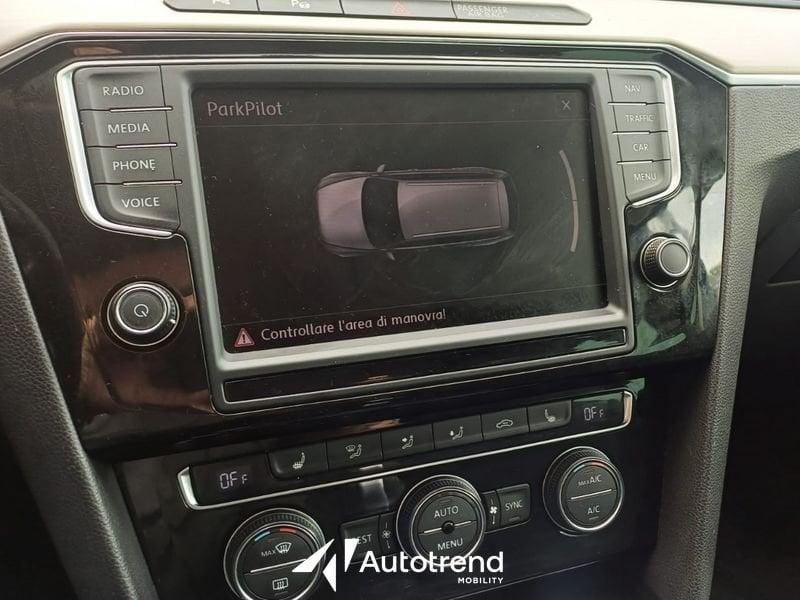 Volkswagen Passat Variant 2.0 TDI 190 CV Automatica DSG Highline R-Line Pack BMT