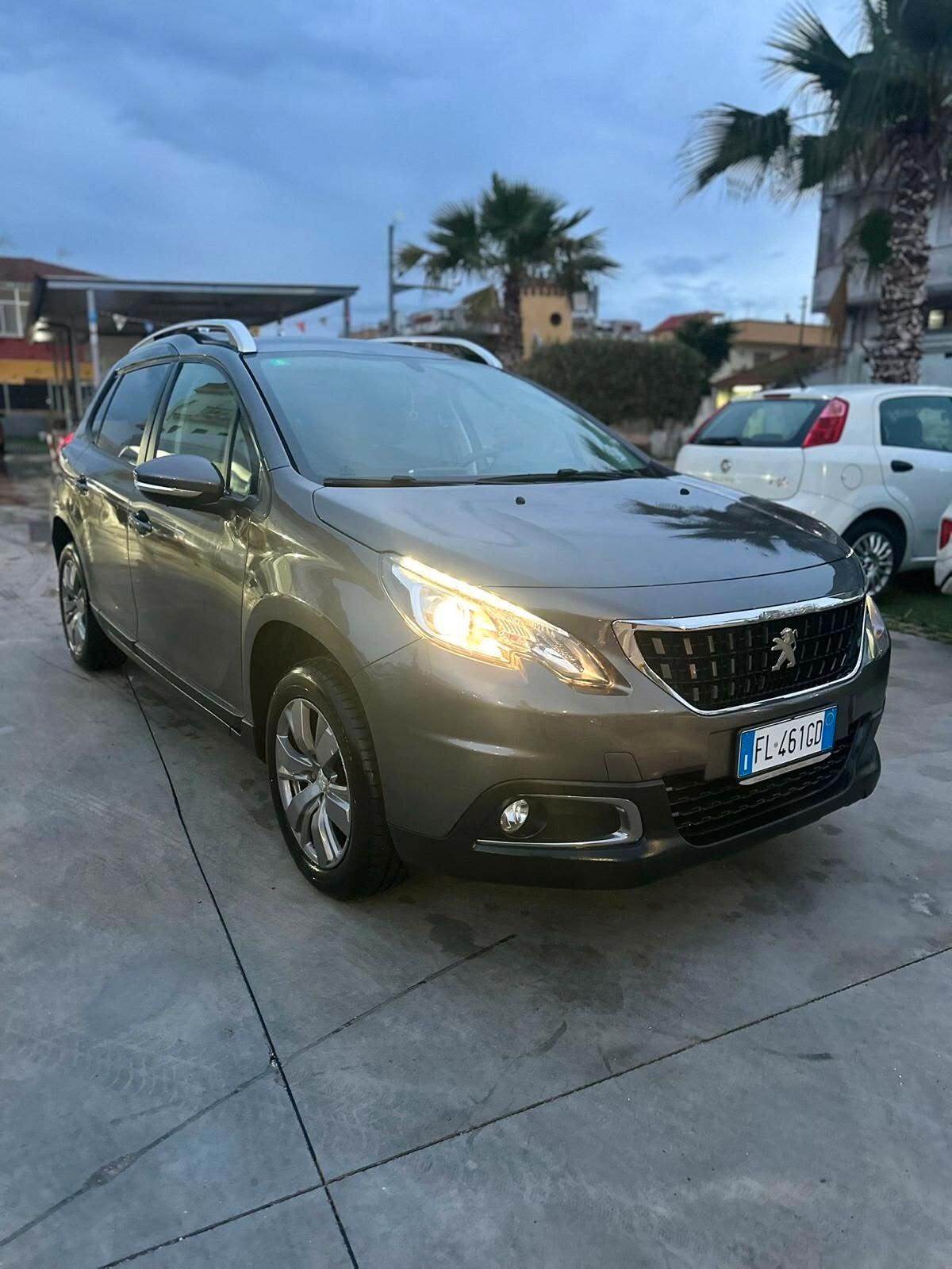 Peugeot 2008 PureTech 82 Allure leggermente grandinata
