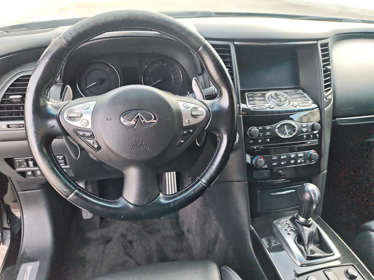 Infiniti QX70 3.0 diesel V6 AT S