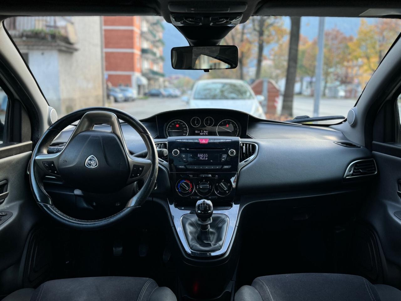 Lancia Ypsilon 1.2 5 porte GPL - EDIZIONE LIMITATA: TETTO PANORAMICO - OK NEOPATENTATI