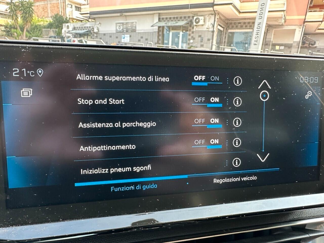 Peugeot 3008 1.5 bluehdi 130CV AT8