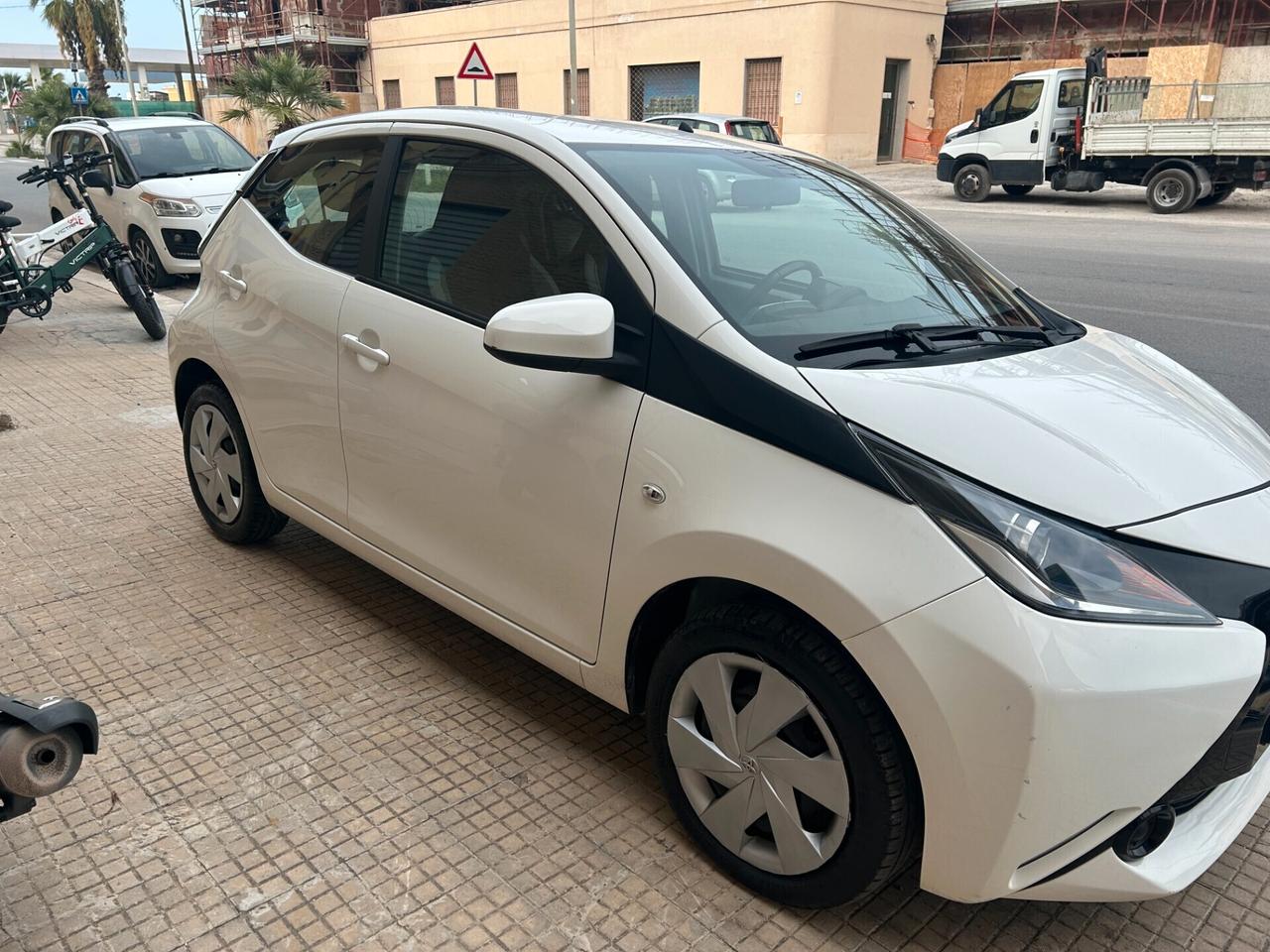 Toyota Aygo 1.0 VVT-i 69 CV 5 porte x-clusiv