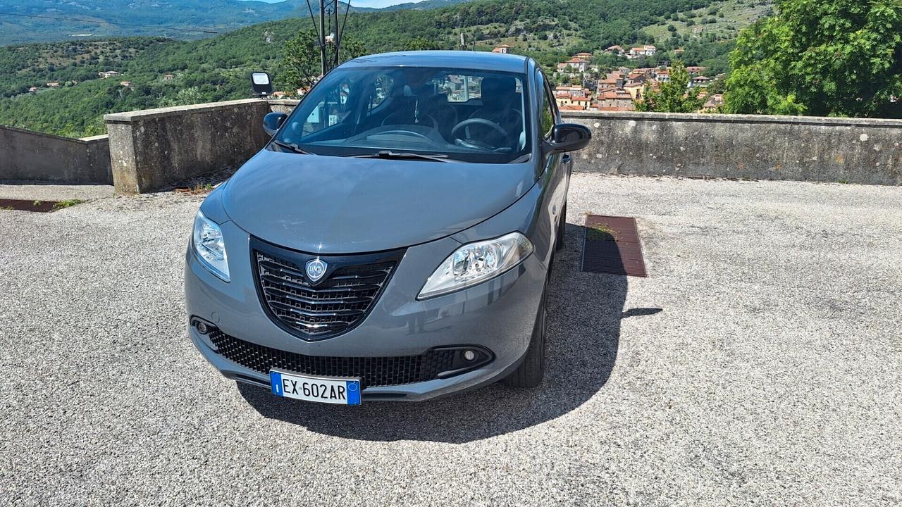 Lancia Ypsilon 0.9 TwinAir 85 CV 5 porte Metano Ecochic Elefantino