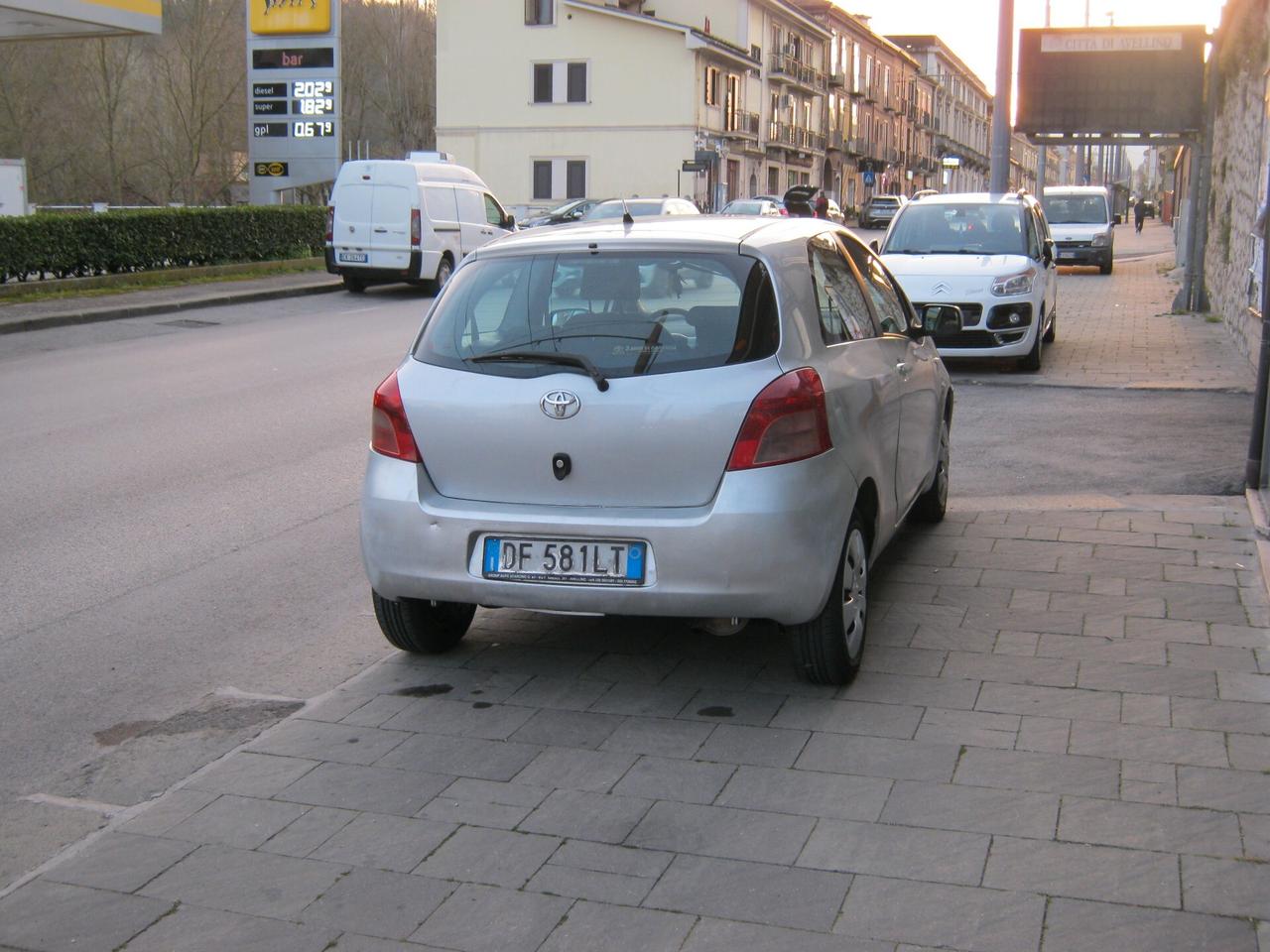 Toyota Yaris 1.0 3 porte Sol