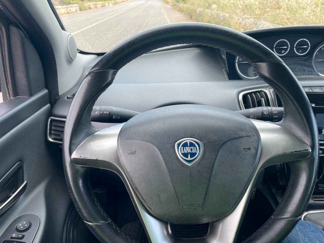Lancia Ypsilon 1.2 69 CV 5 porte S&S Gold finanziabile