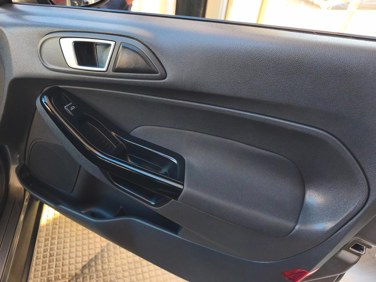Ford Fiesta 1.5 TDCi 75CV 5 porte Titanium