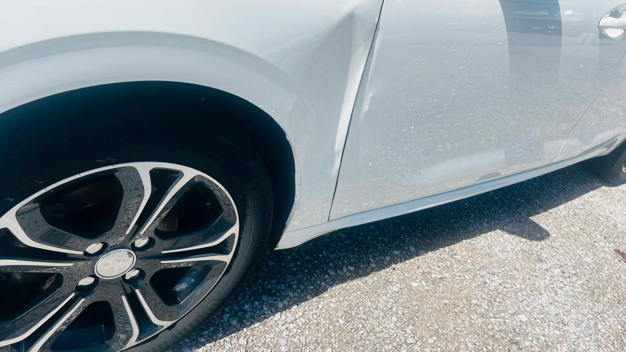 Peugeot 208 PureTech 82 5 porte Allure NEOPATENTATI