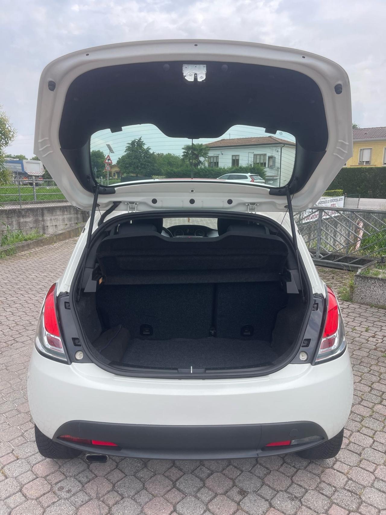 Lancia Ypsilon 1.2 69 CV 5 porte GPL Ecochic Gold