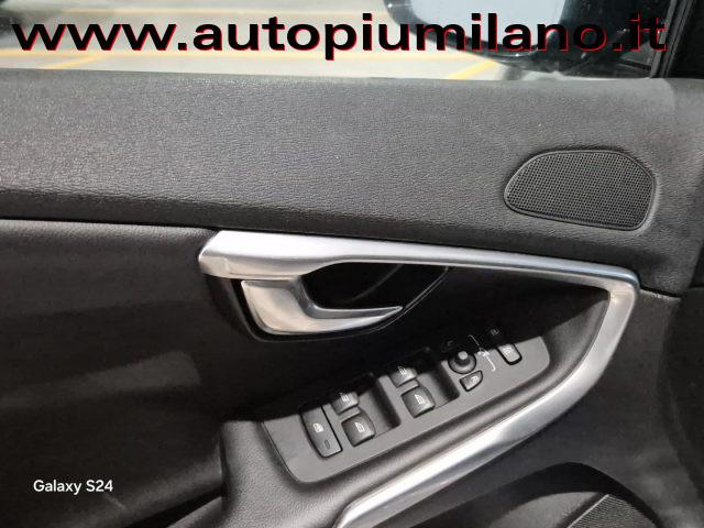 VOLVO V40 Cross Country T4 AWD Geartronic Summum