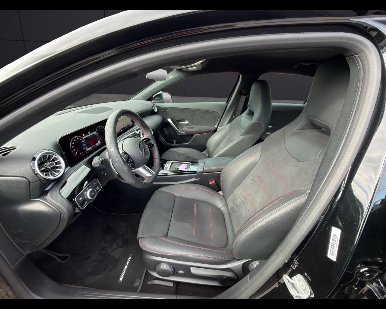 Mercedes-Benz Classe A (W177) - A 180 Automatic AMG Line Premium Plus