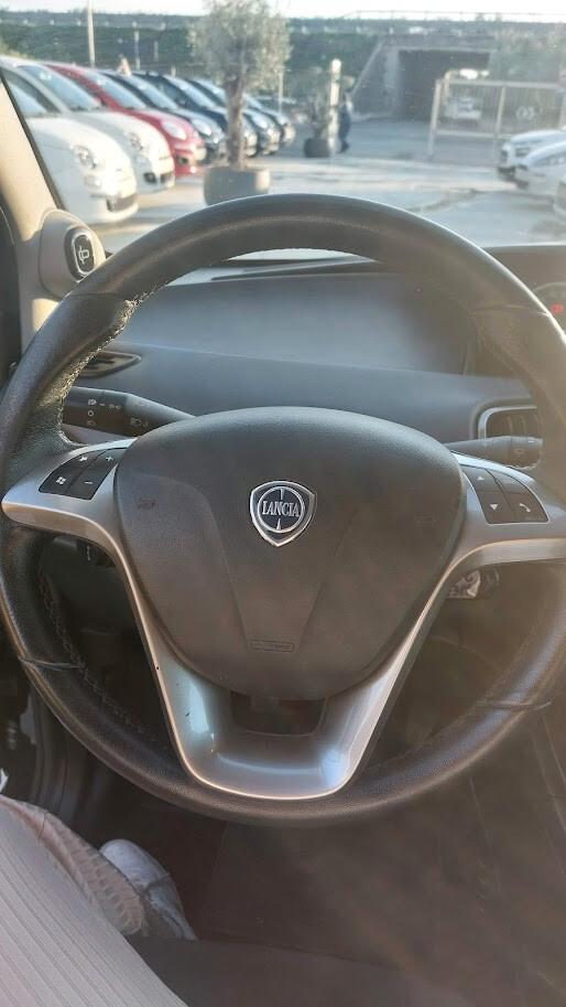 Lancia Ypsilon 1.2 69 CV 5 porte 2014