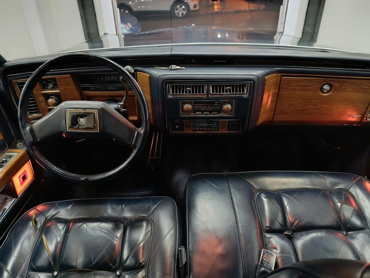 Cadillac Fleetwood BROUGHAM