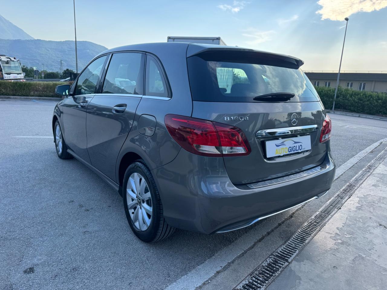 Mercedes-benz B 180 d Sport Retrocamera, Tempomat, Navi