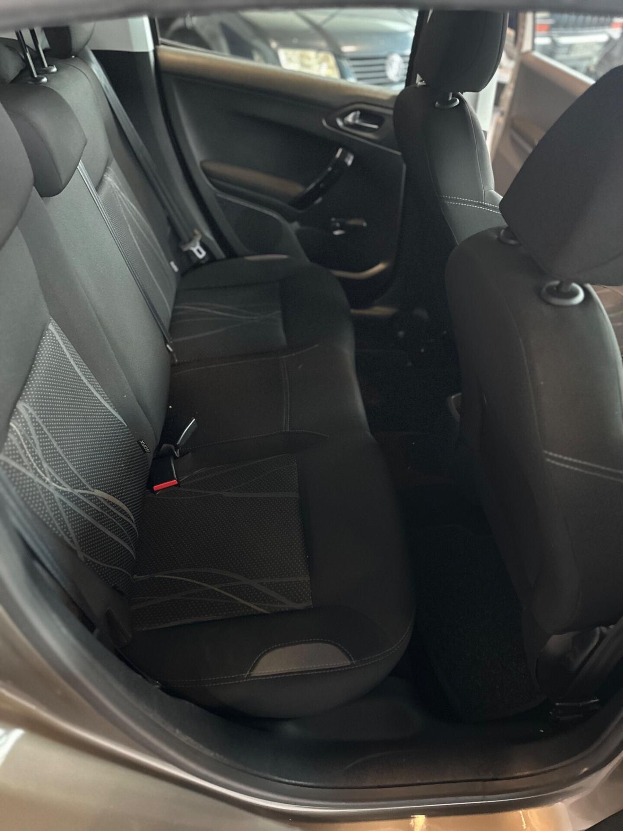 Peugeot 208 1.4 HDi 68 CV 5 porte Allure