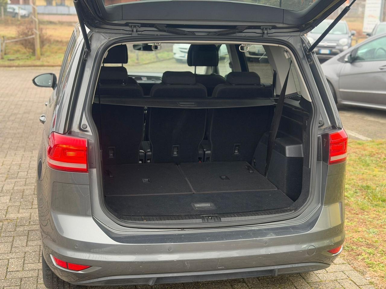 Volkswagen Touran 1.6 TDI 115 CV SCR DSG Executive BlueMotion Tech.