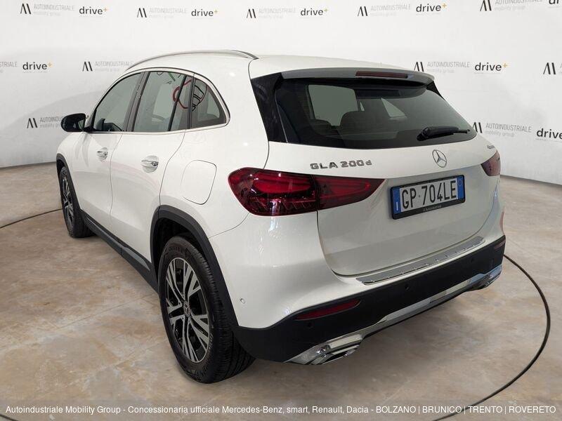 Mercedes-Benz GLA 200 D 4MATIC PROGRESSIVE ADVANCED AUTOMATIC