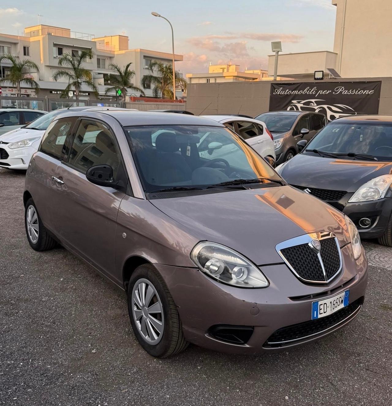 Lancia Ypsilon 1.2 69 CV Unyca