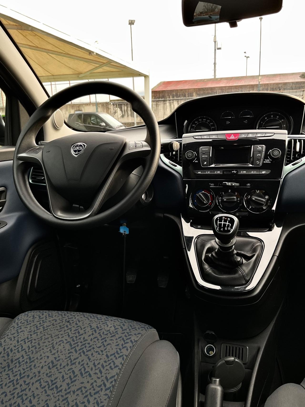 Lancia Ypsilon 1.0 FireFly 5 porte S&S Hybrid Gold