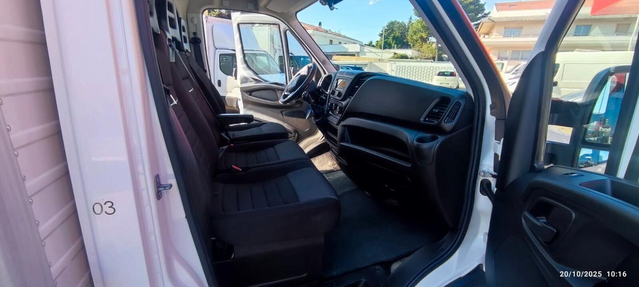 Iveco DAILY con centina e pedana idraulica