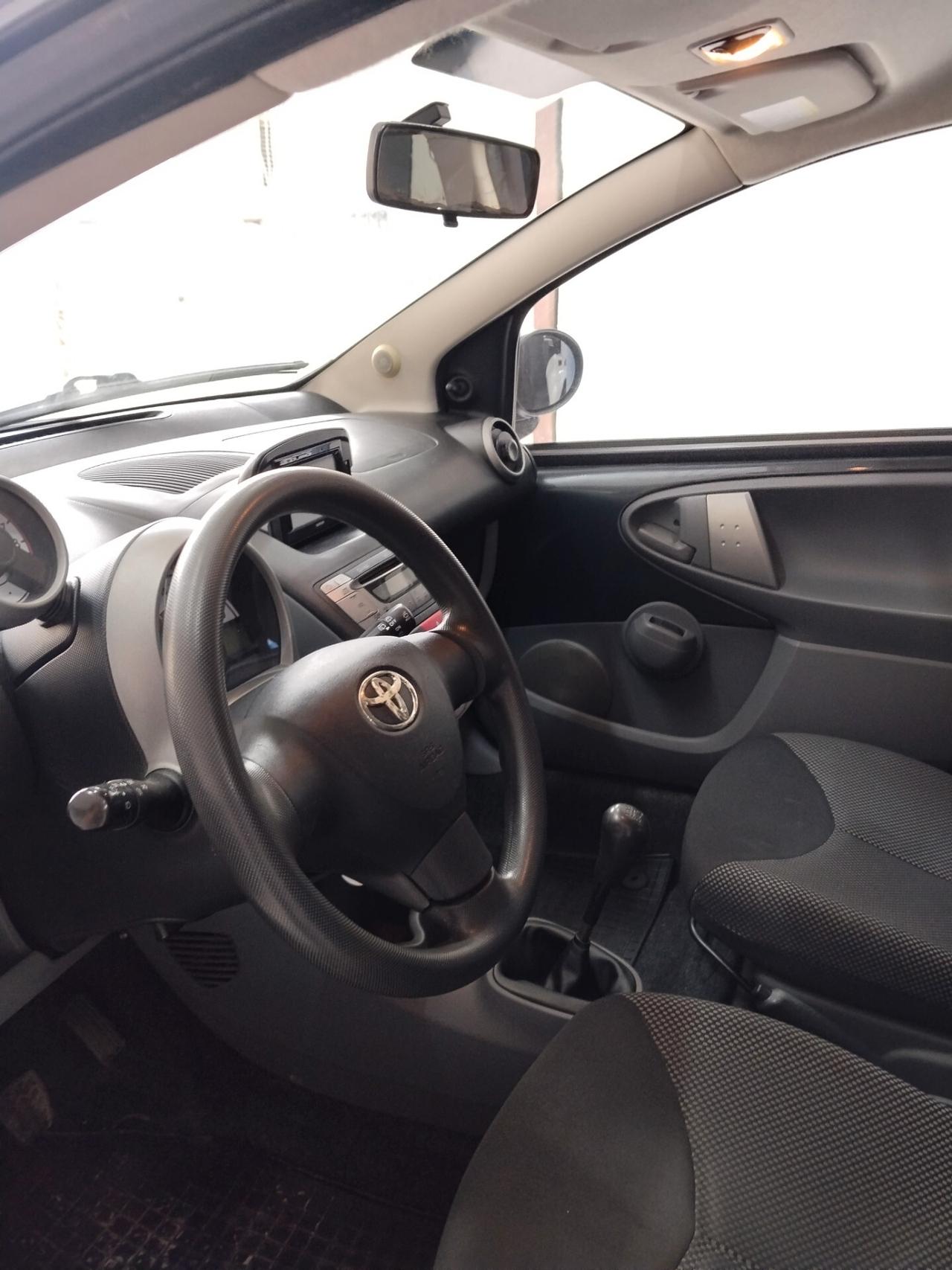Toyota Aygo 1.0 benzina 2011 CON GARANZIA