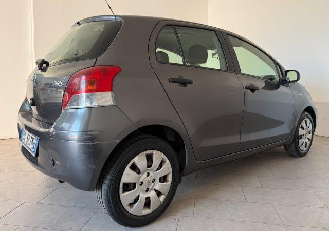 TOYOTA Yaris 1.0 5 porte Luxury pack