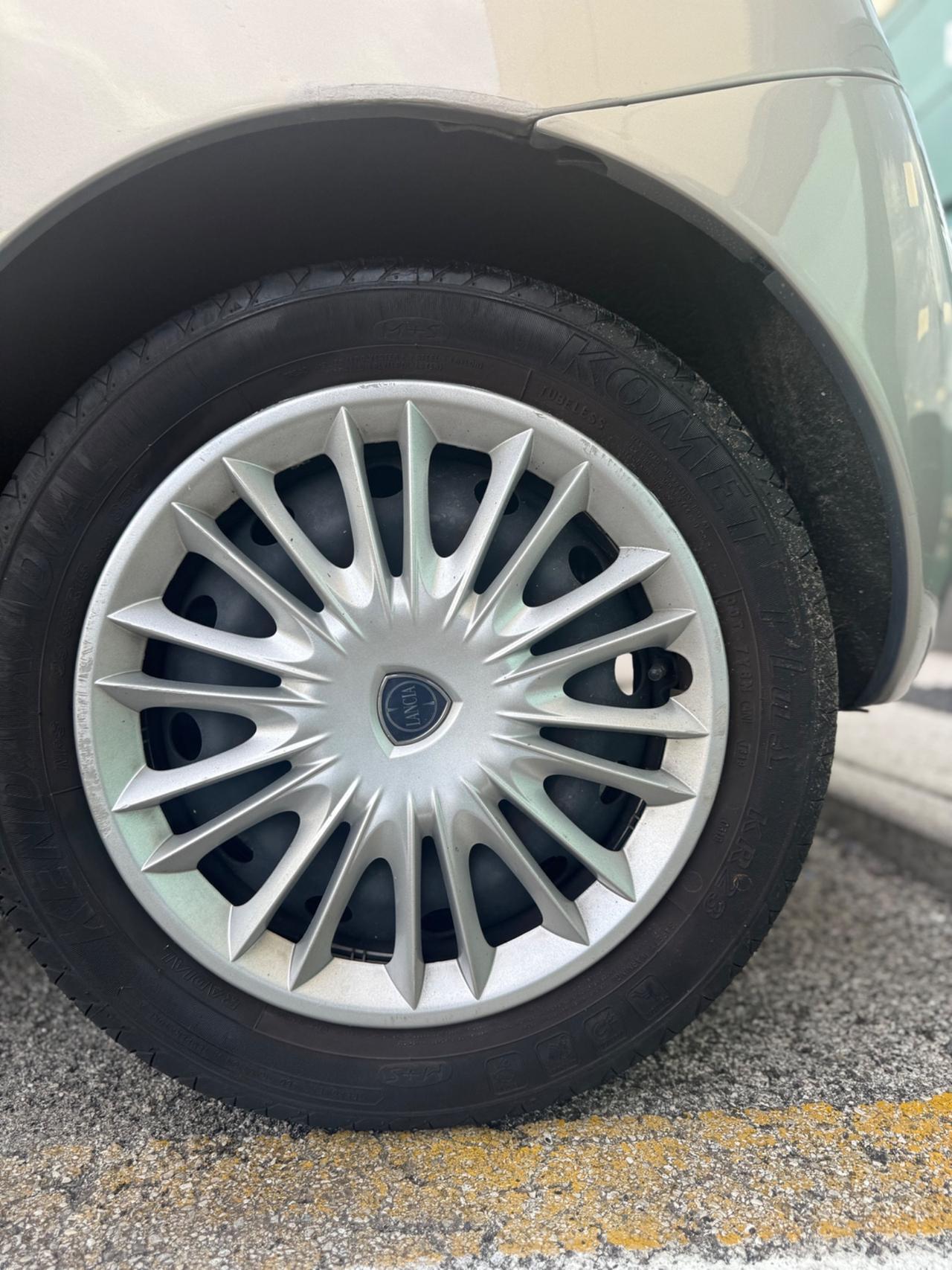 Lancia Ypsilon 1.2 - Ok Neopatentati