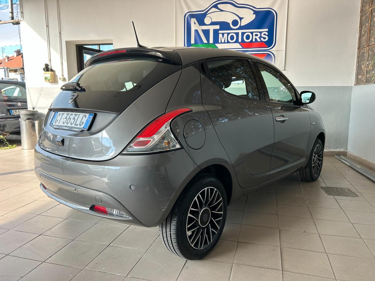 Lancia Ypsilon 1.0 FireFly 5 porte S&S Hybrid Platino