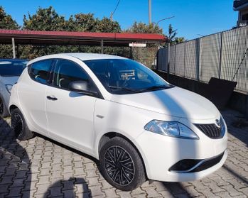 Lancia Ypsilon 1.0 FireFly 5 porte S&S Hybrid Ecochic Silver
