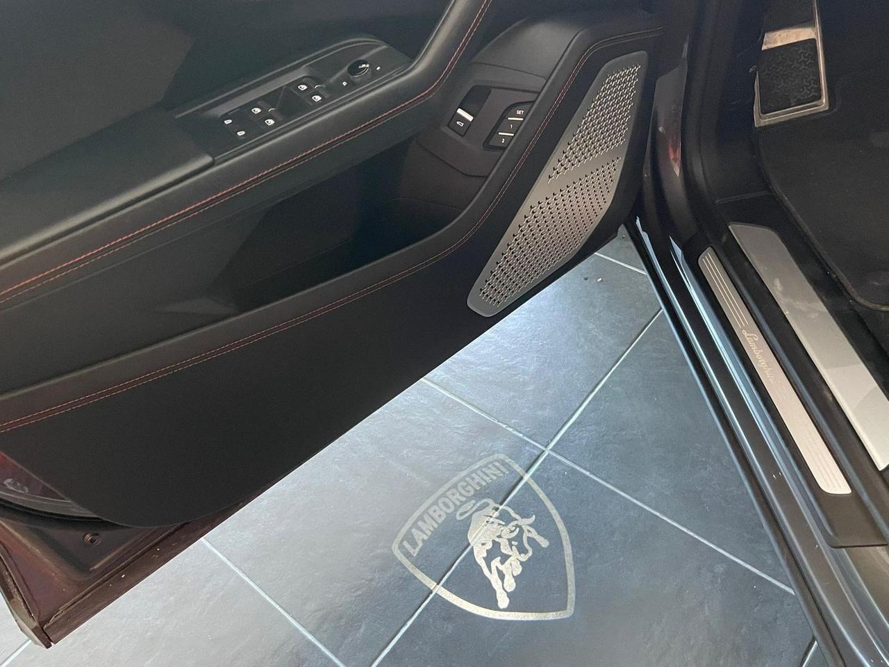 Lamborghini Urus 4.0 accetto permute e finanziamenti iva compresa