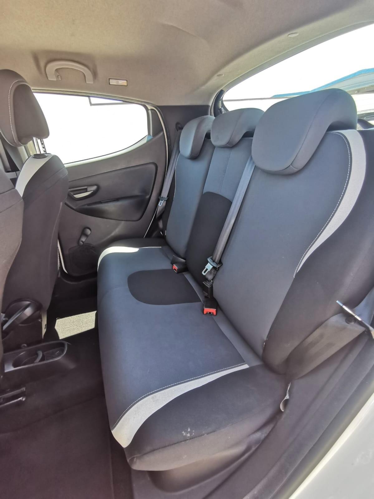 Lancia Ypsilon 1.2 69 CV 5P. GPL Ecochic Silver