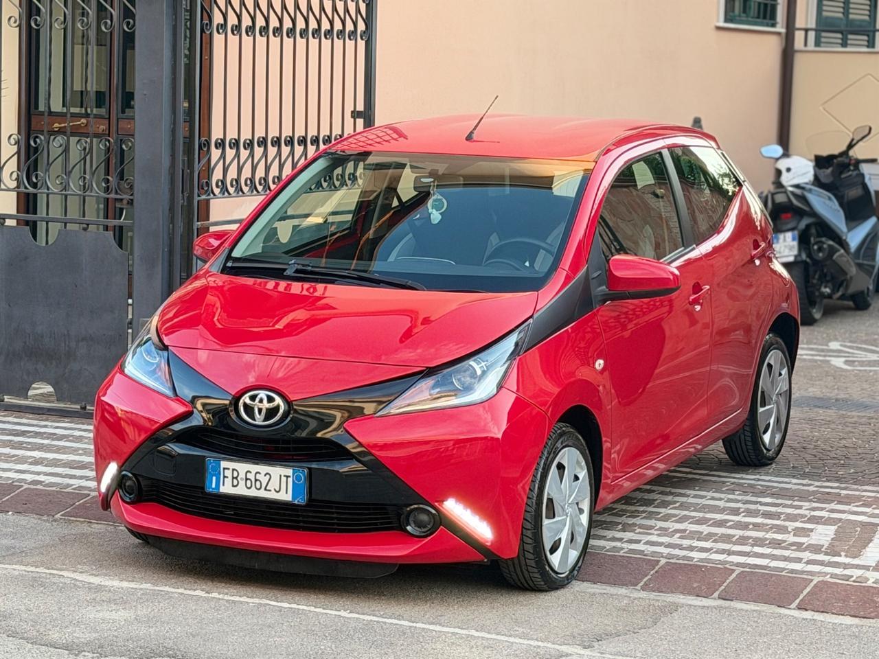 Toyota Aygo 1.0 VVT-i 69 CV 5 porte x-cool