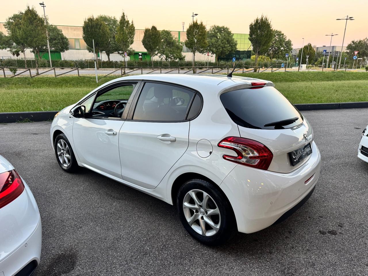 Peugeot 208 1.2 VTi 82 CV 5 porte Neopatentati